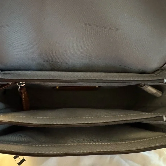 🩵 Coach Cassie Crossbody Bag 19 (in Excellent Used Condition )! 🩵 - Picture 10 of 17